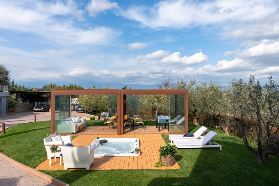 Property building, Garden, Hot Tub, Swimming pool