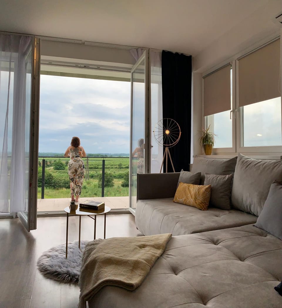 View (from property/room), Balcony/Terrace, Living room