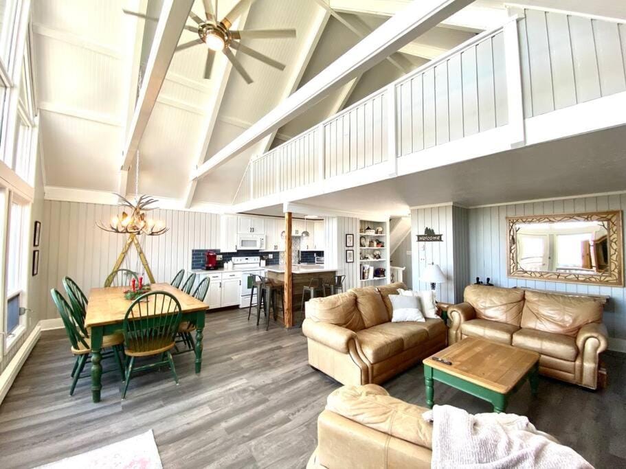 Cozy Charming Ski Chalet Sleeps 11 Chalet in Beech Mountain