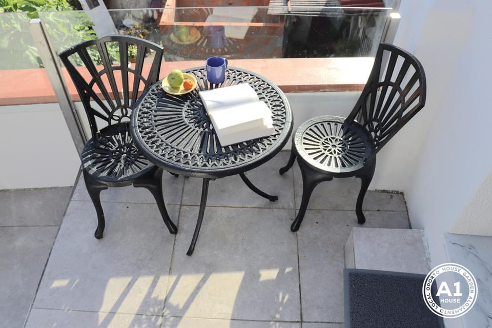 Off site, Seating area