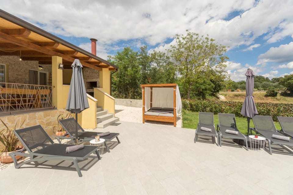 Villa Savey - heated pool Villa in Istria County