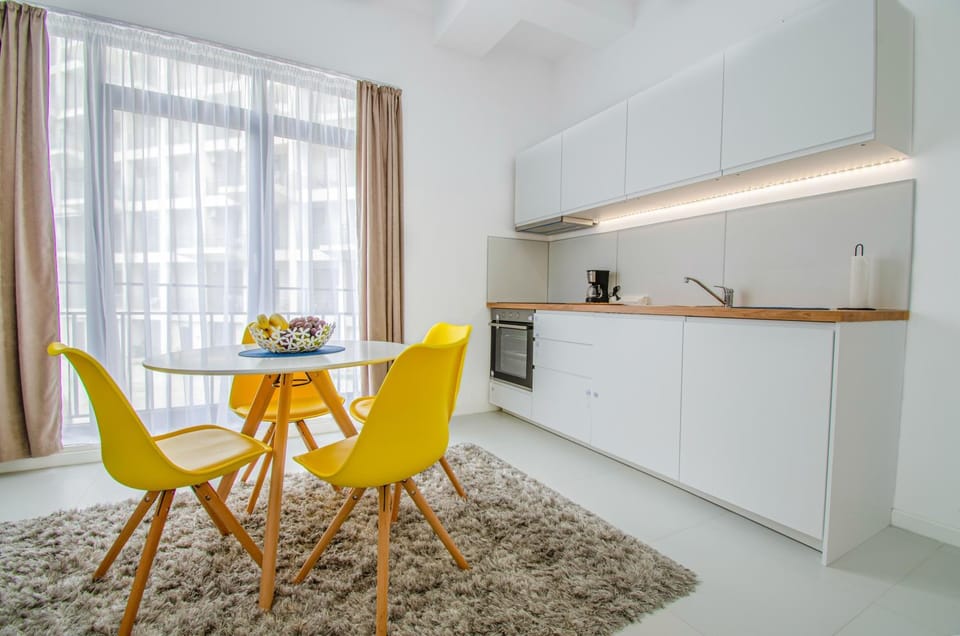 Kitchen or kitchenette, Dining area, pet friendly, stove