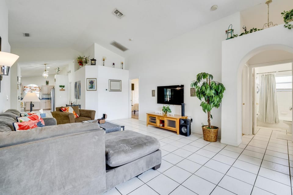 4 Mi to Disney: Family Getaway w/ Game Room! House in Four Corners