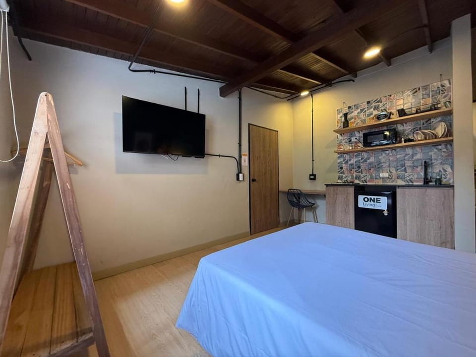 Bed, TV and multimedia, Bedroom, kitchen