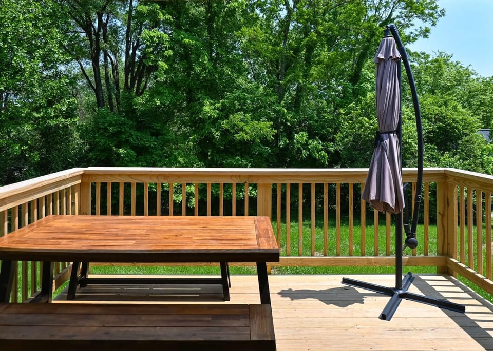 3BR Home for 8 - Only 5 Minutes to Ark - Foosball House in Williamstown