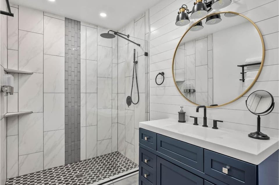 Amazing Parma Home King Bed Full Office Room House in Parma