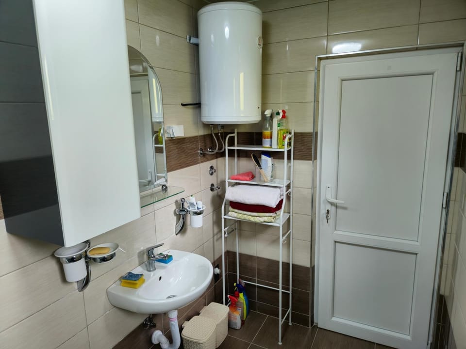 Shower, Bathroom, vending machine