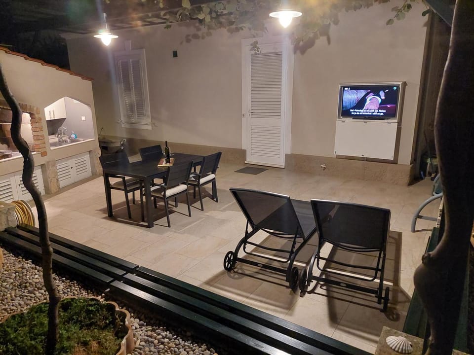Patio, TV and multimedia, Balcony/Terrace