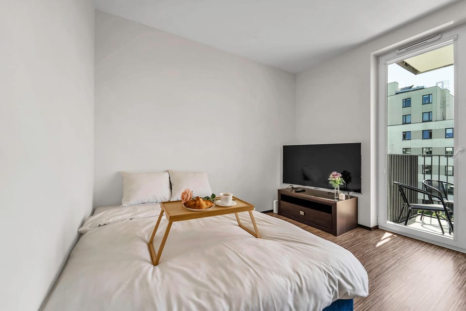 Communal lounge/ TV room, Bed, TV and multimedia, Photo of the whole room, Evening entertainment, Bedroom