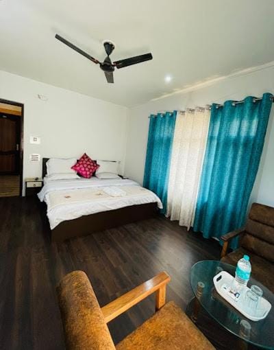 Bed, Bedroom, fireplace