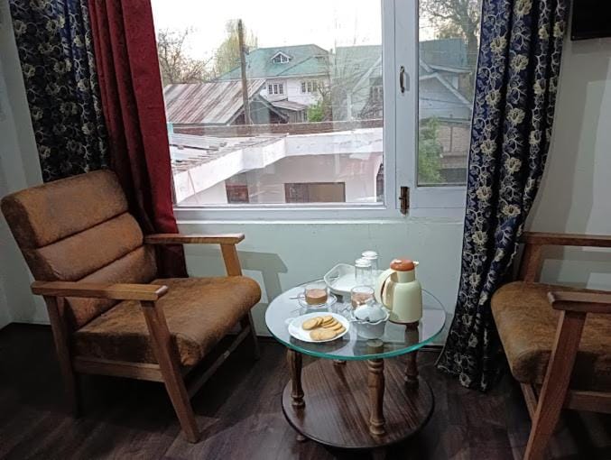Food and drinks, Seating area