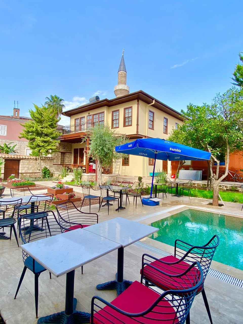 Property building, Day, Pool view, Swimming pool