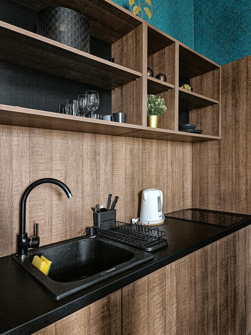 Coffee/tea facilities, Kitchen or kitchenette, stove, kitchen