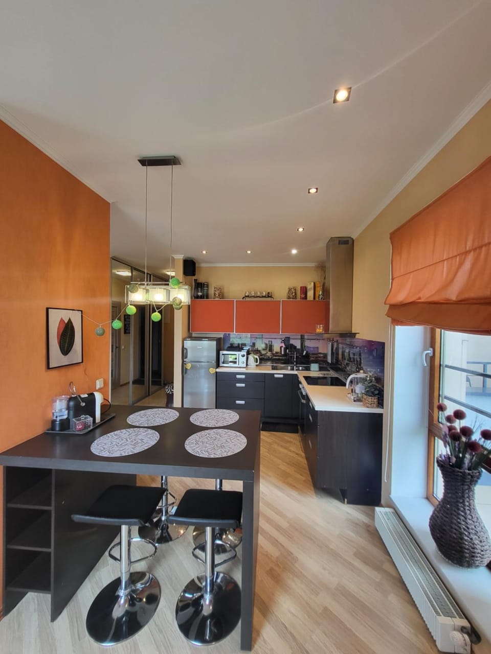 Kitchen or kitchenette, Dining area, stove