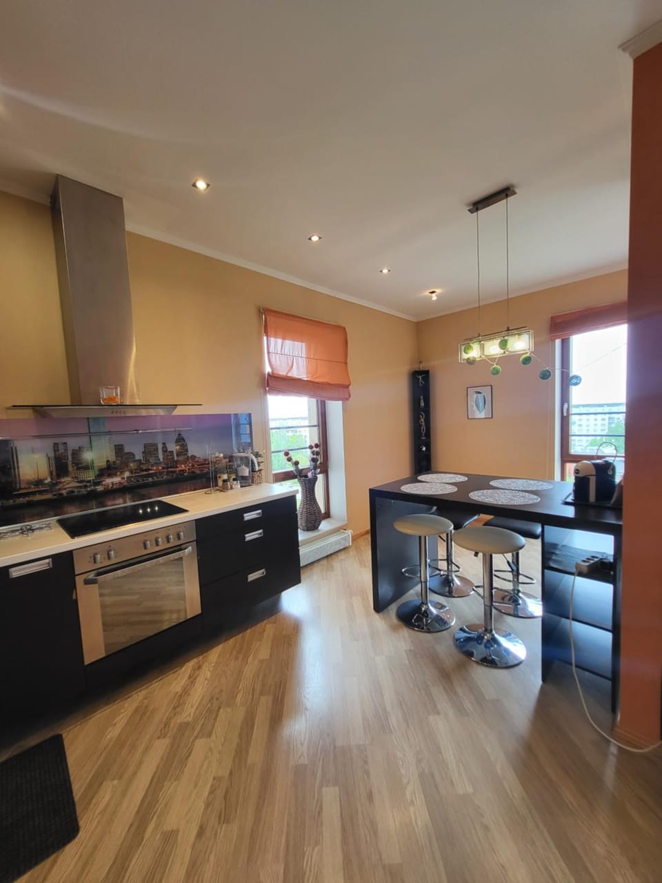 Kitchen or kitchenette, Dining area, oven, stove