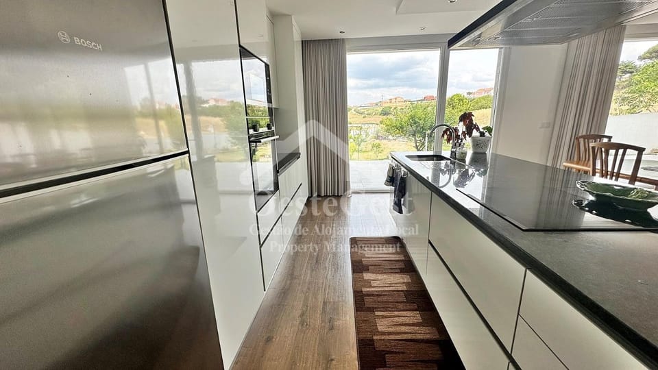 Kitchen or kitchenette, pet friendly, stove
