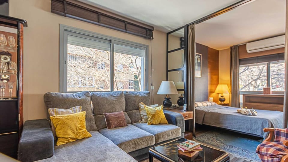Bed, Living room
