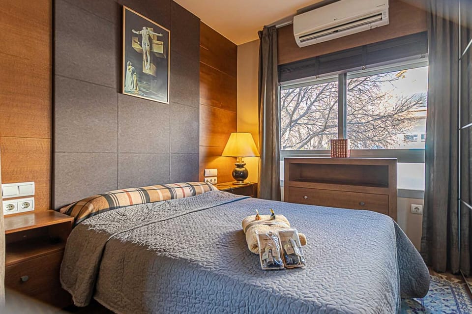 Bed, Photo of the whole room, Bedroom, air conditioner