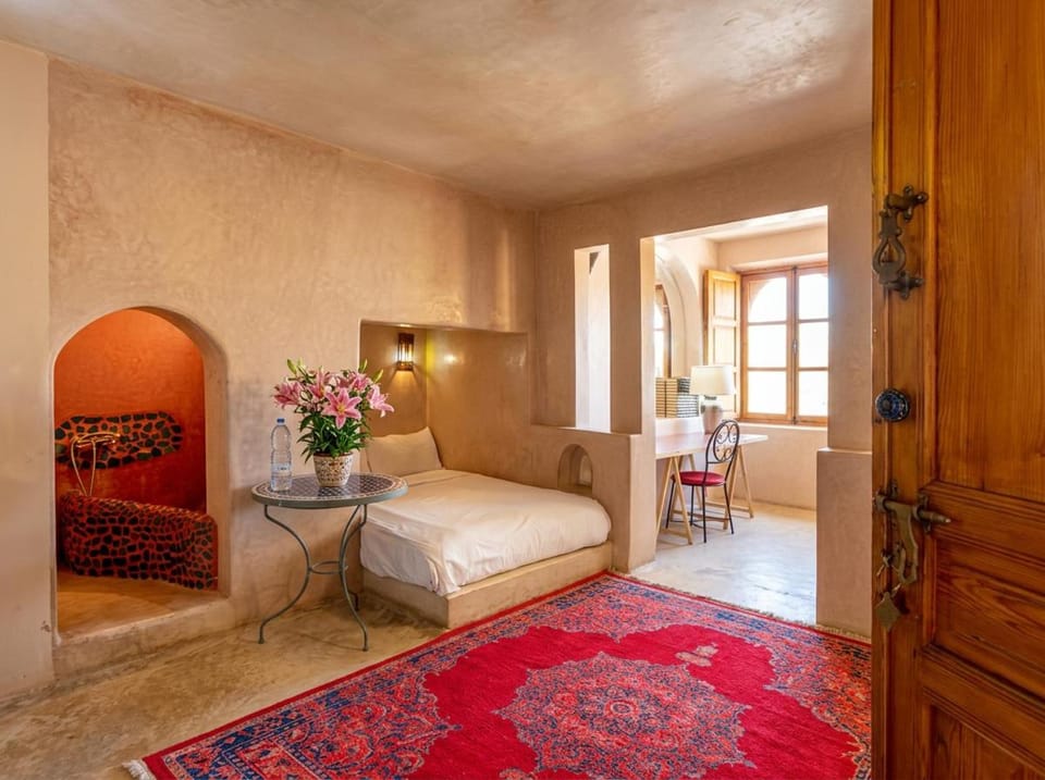 Photo of the whole room, Seating area, Bedroom