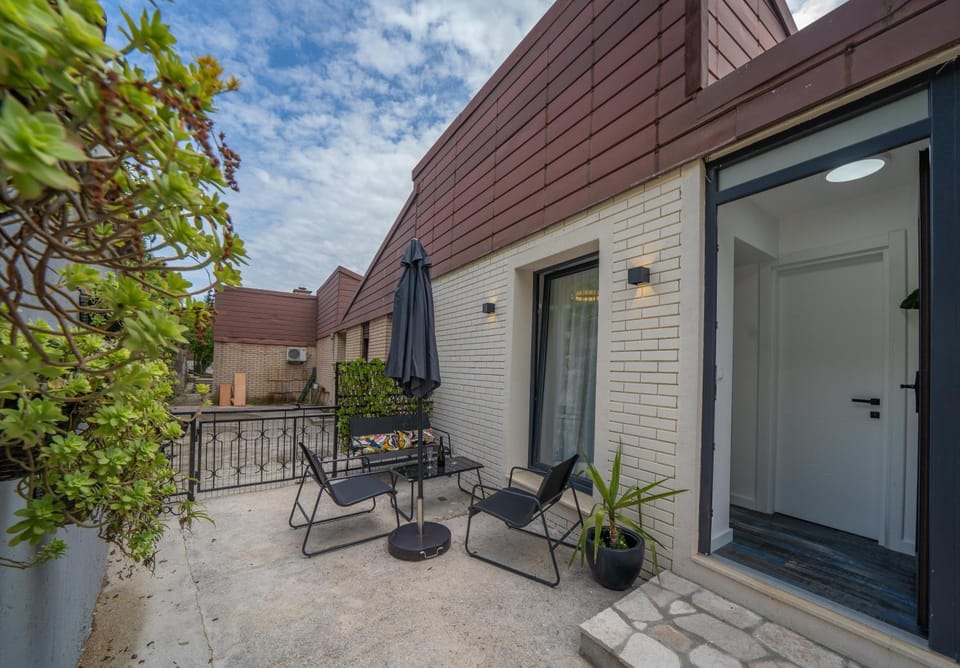 Property building, Day