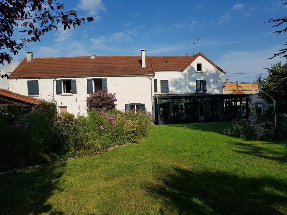 La demeure de Liers Bed and Breakfast in Île-de-France