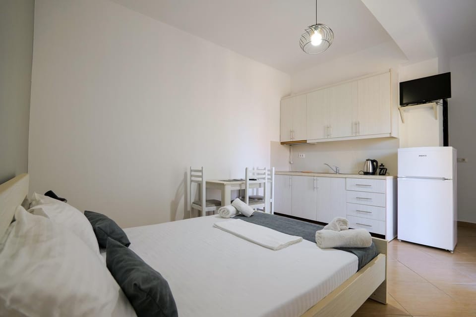 Bed, Kitchen or kitchenette