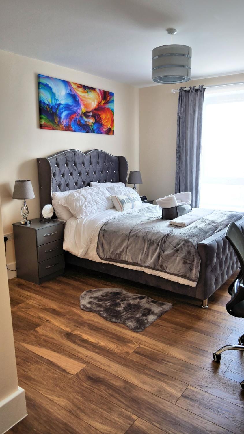 Bed, Bedroom, towels