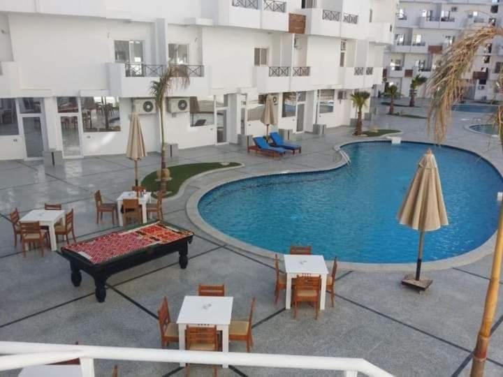 Evening entertainment, Pool view, Swimming pool