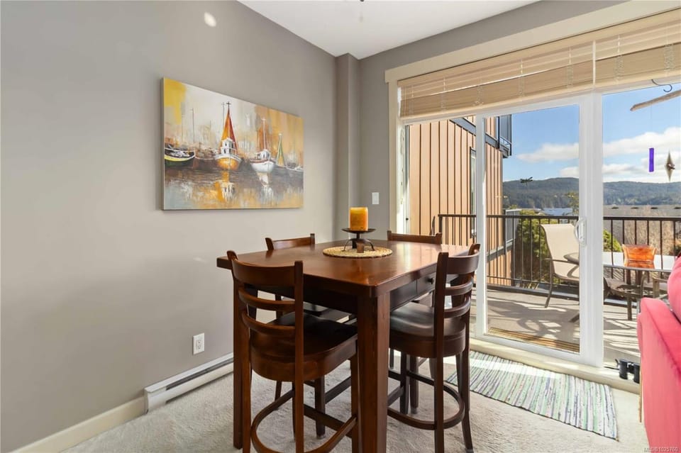Discovery Townhouse - Pet Friendly House in Vancouver Island