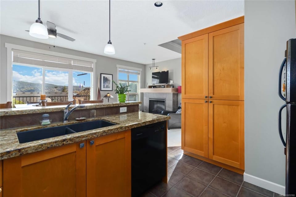Discovery Townhouse - Pet Friendly House in Vancouver Island