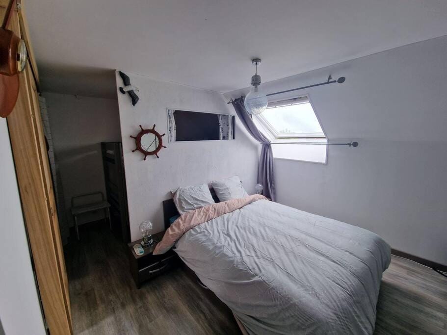 Bed, Photo of the whole room, Bedroom