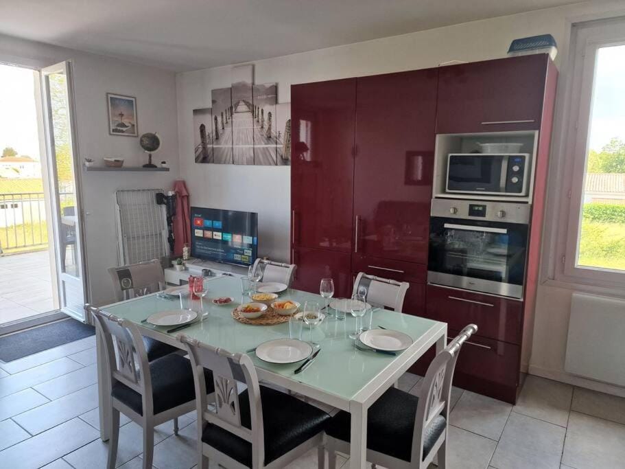 Food and drinks, Dining area, minibar, pet friendly