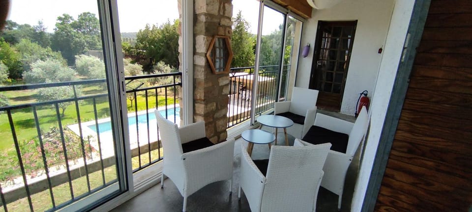 Grande maison avec grande piscine House in Pont-Saint-Esprit