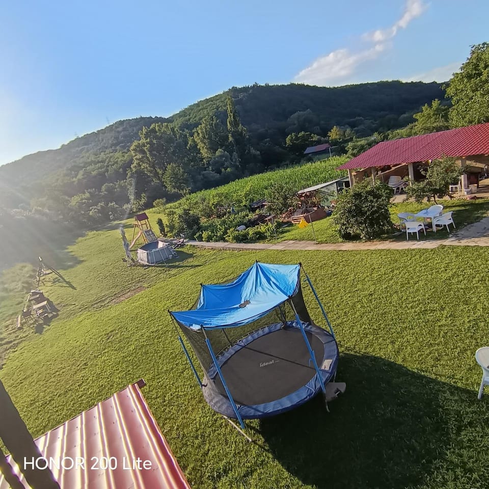 La Nera cazare apartamente - camere Country House in Romania