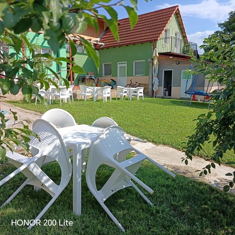 La Nera cazare apartamente - camere Country House in Romania