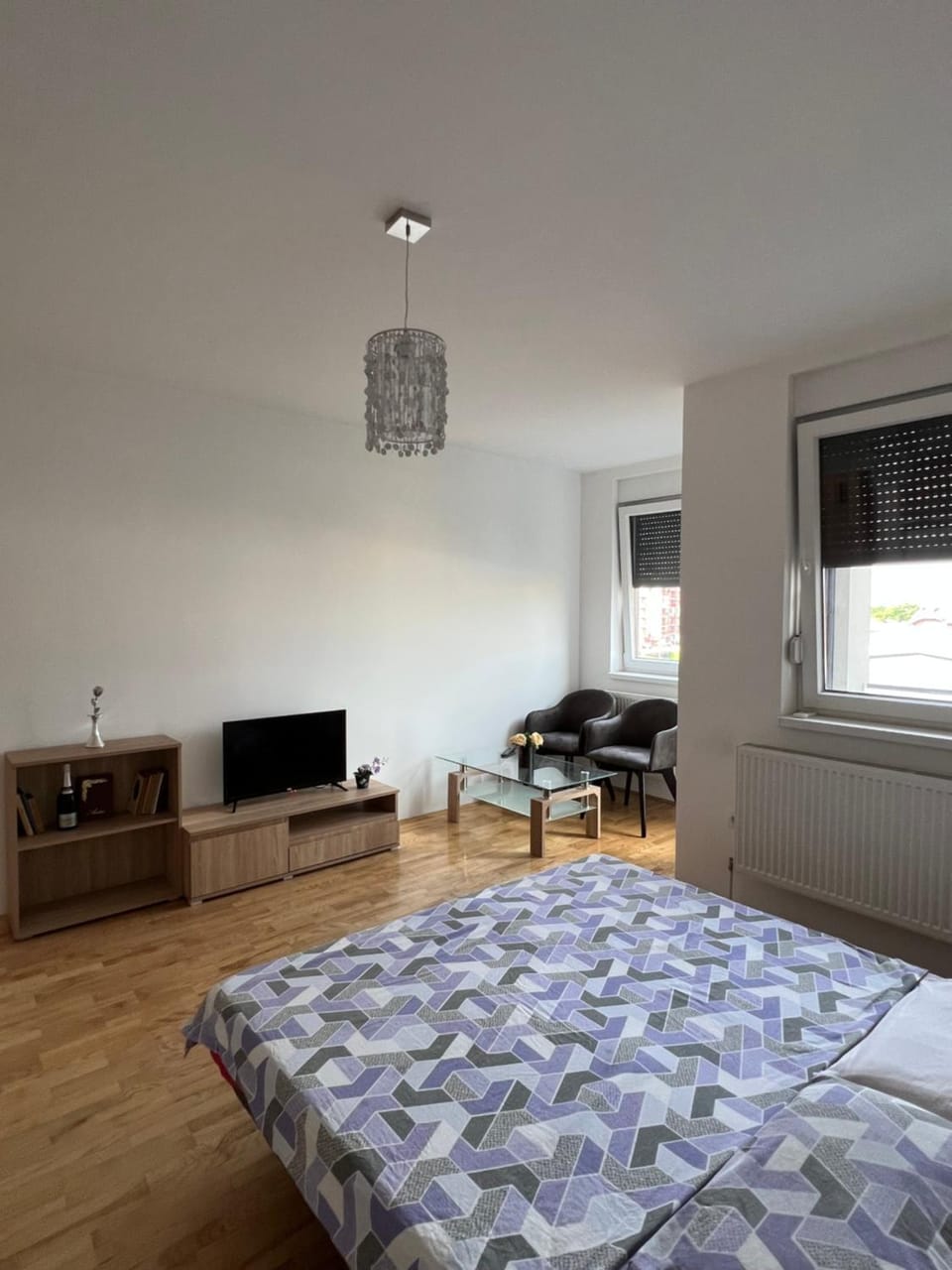 Bed, TV and multimedia, Living room, Seating area