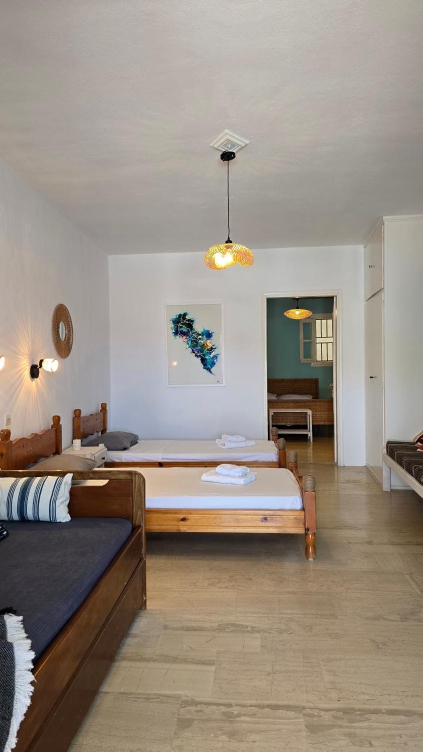 Bed, Living room, Photo of the whole room, Seating area, Bedroom, towels