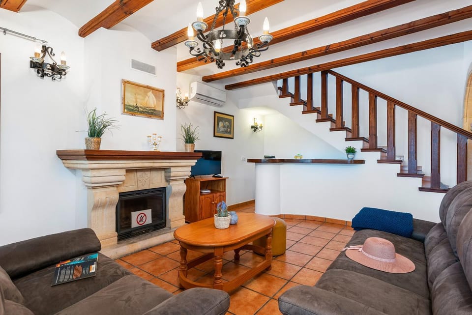 Communal lounge/ TV room, Living room