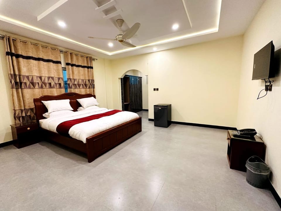 Communal lounge/ TV room, Bed, TV and multimedia, Photo of the whole room, Evening entertainment, Bedroom