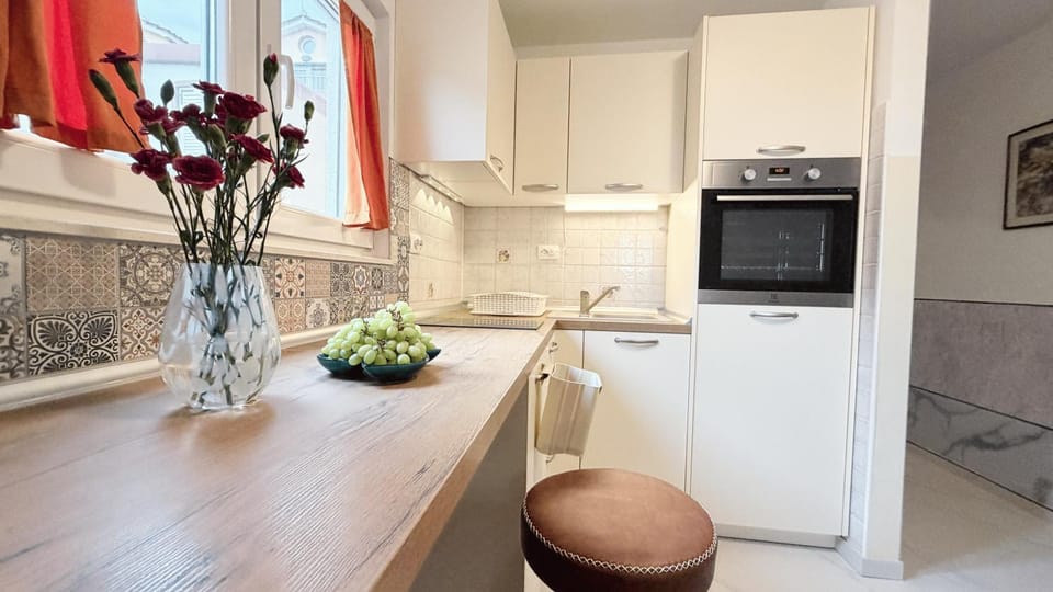 Kitchen or kitchenette, kitchen