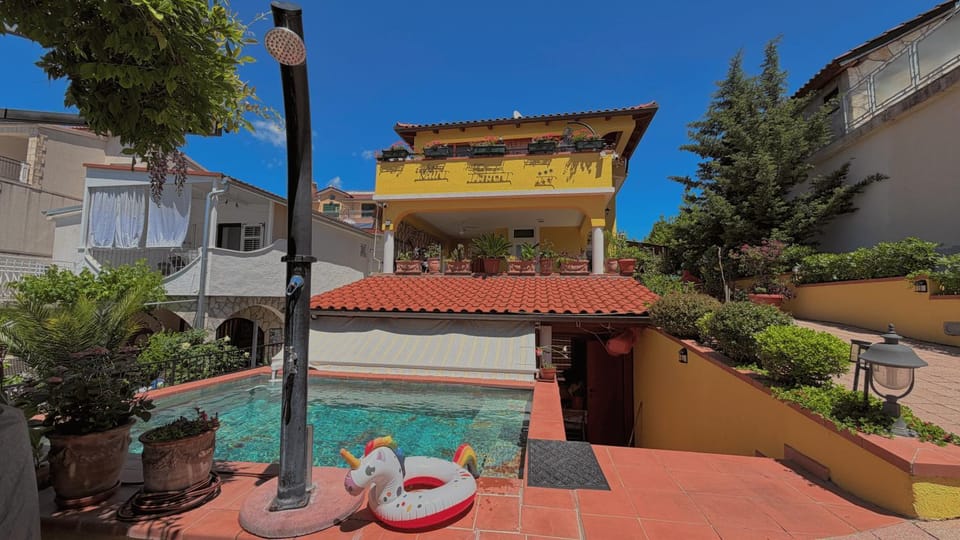 Property building, Swimming pool