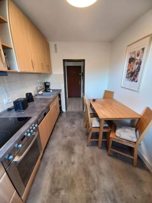 Kitchen or kitchenette, Seating area, Dining area, minibar, pet friendly, stove