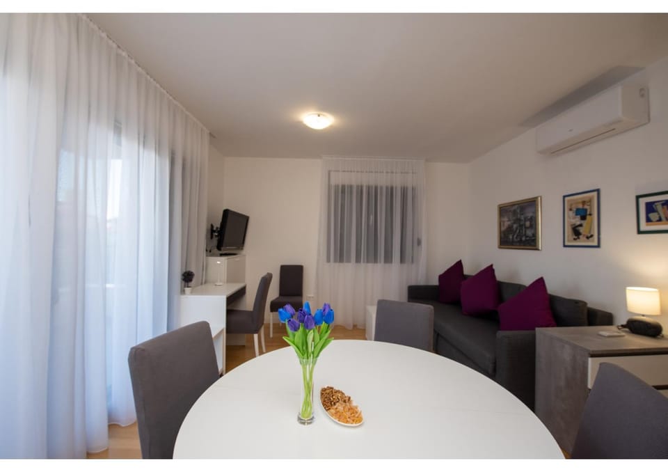 S`akvarel 5 - Private Garage Apartment in Split