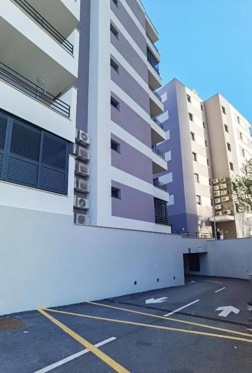 S`akvarel 5 - Private Garage Apartment in Split
