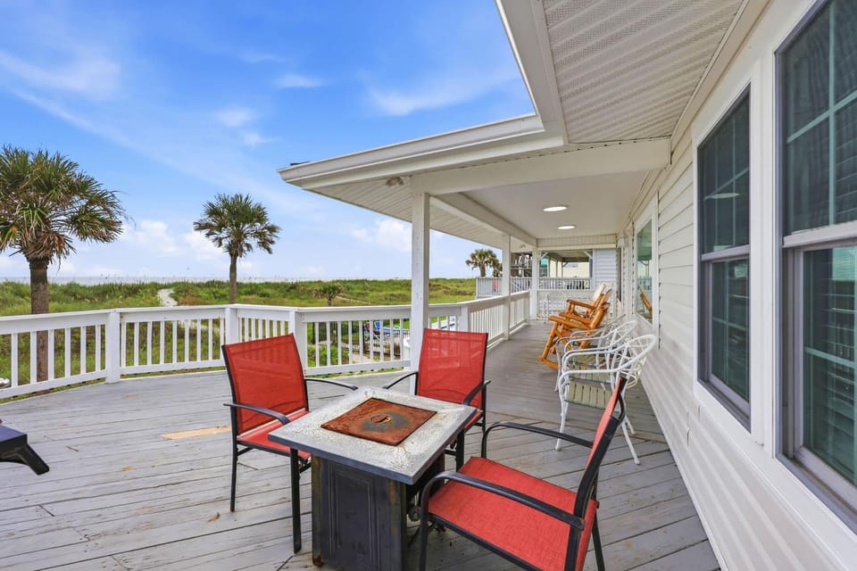 DWs Oceanfront Beach House Huge Sun Deck House in North Myrtle Beach