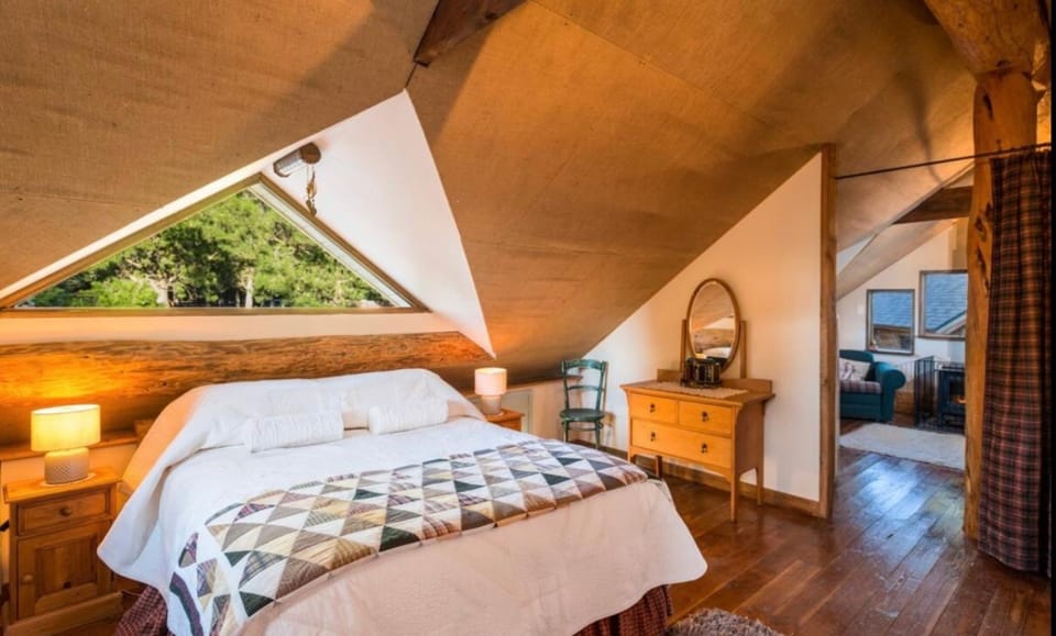 Magical Loft - Homewood Forest Retreat Bed and Breakfast in Alexandra