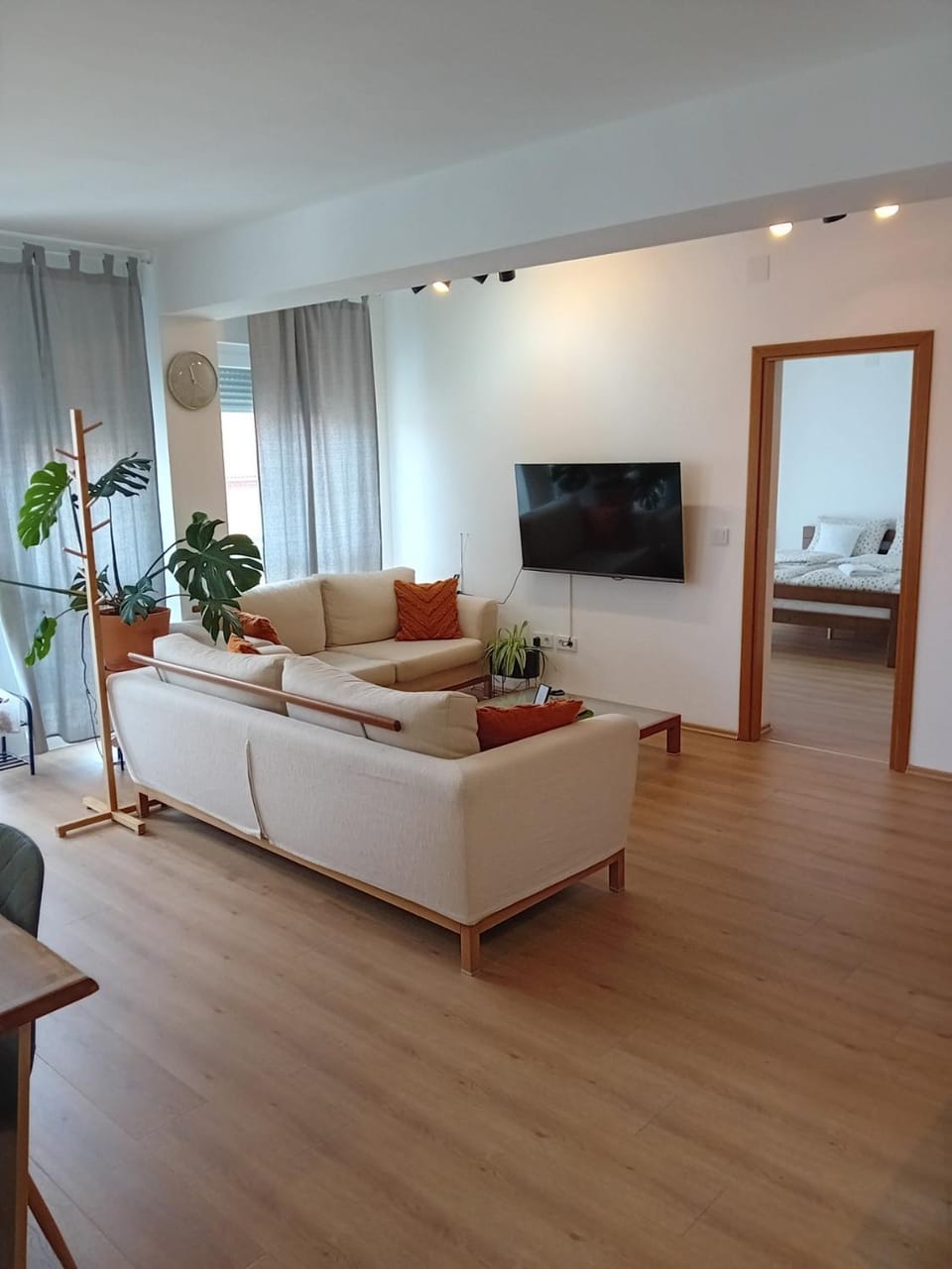 Communal lounge/ TV room, TV and multimedia, Living room, Seating area, Evening entertainment