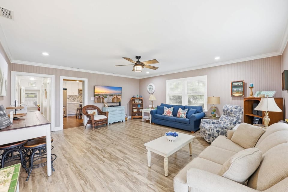 Endless Summer House 100 Ft to Beach w Fenced Yard House in North Myrtle Beach