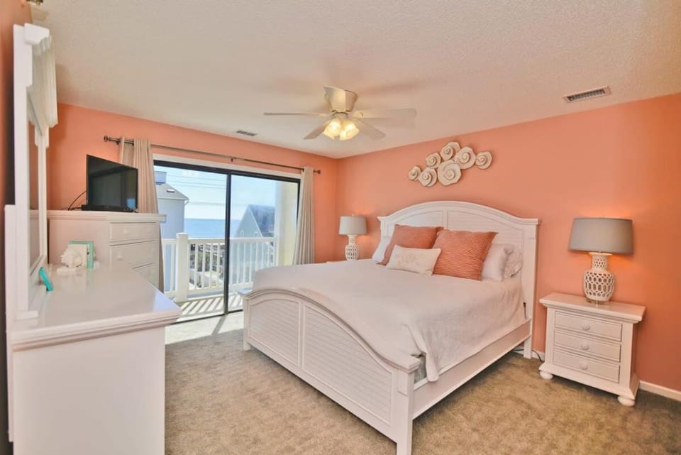 Ocean View on Ocean Blvd w Pool and Grill House in North Myrtle Beach