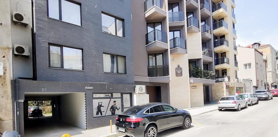 Property building, Facade/entrance, Parking